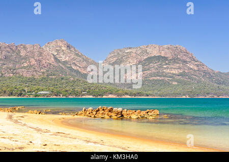 The Hazards mountain ranges photographed from the Richardsons Beach at the Visitors Centre of the Freycinet National Park - Coles Bay, Tasmania, Austr Stock Photo