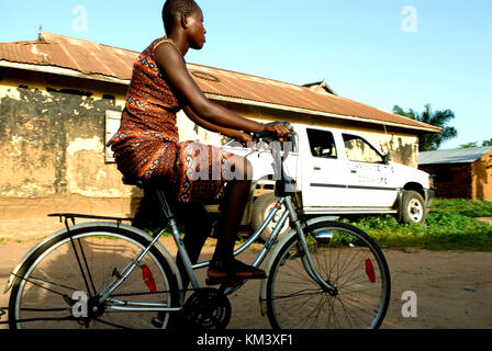 Woman on bicycle in Fievie Village, South Tongu District, Volta Region, Ghana, West Africa, Africa    Credit © Marco Vacca/Sintesi/Alamy Stock Photo * Stock Photo