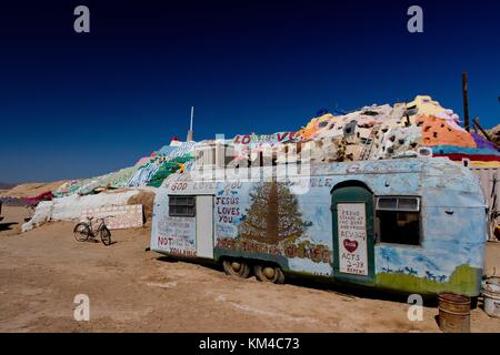 Trailer plastered with bible verses, at the salvation Mountain in the Colorado Desert, dedicated to God and love, created by Leonard Knight, in September 2017. | usage worldwide Stock Photo
