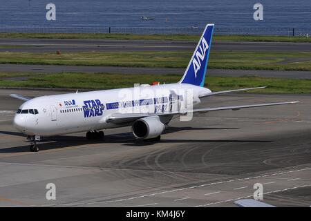 STAR WARS PROMOTIONAL SCHEME ON ALL NIPPON BOEING 777-300ER JA789A