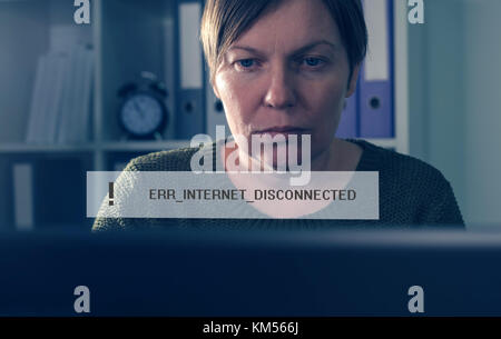 Disconnected internet error message on laptop computer in small business office Stock Photo