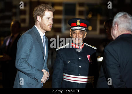 London, UK. 4th Dec, 2017. Prince Harry arrives to attend the London Fire Brigade carol service at Westminster Cathedral. The annual service features festive readings and traditional Christmas carols for London Fire Brigade's uniformed and non-uniformed members of staff and their families as well as retired ex-colleagues. Credit: Mark Kerrison/Alamy Live News Stock Photo