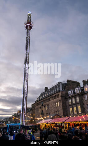 George Street, Edinburgh, Scotland, United Kingdom, 4th December 2017. Edinburgh Christmas festivity market stalls and fairground ride the terrifying Drop Tower. Stock Photo