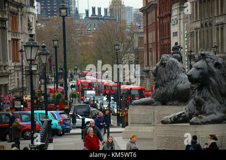 London, UK. 05th Dec, 2017. Heavy traffic congestion as London gears up for Christmas in the first week of December. Credit: JOHNNY ARMSTEAD/Alamy Live News Stock Photo