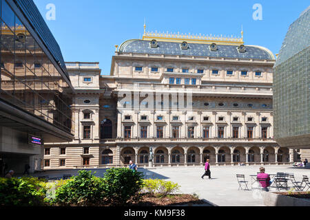 Narodni divadlo (1883) a Nová scéna (1983), Stare Mesto (UNESCO), Praha, Ceska Republika / National theater and New scene, Old Town (UNESCO), Prague,  Stock Photo