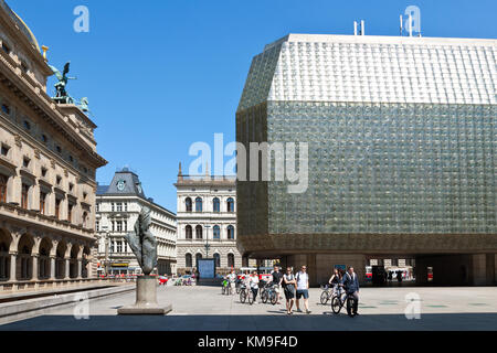 Narodni divadlo (1883) a Nová scéna (1983), Stare Mesto (UNESCO), Praha, Ceska Republika / National theater and New scene, Old Town (UNESCO), Prague,  Stock Photo