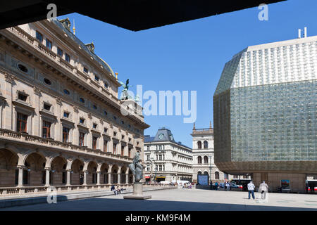 Narodni divadlo (1883) a Nová scéna (1983), Stare Mesto (UNESCO), Praha, Ceska Republika / National theater and New scene, Old Town (UNESCO), Prague,  Stock Photo