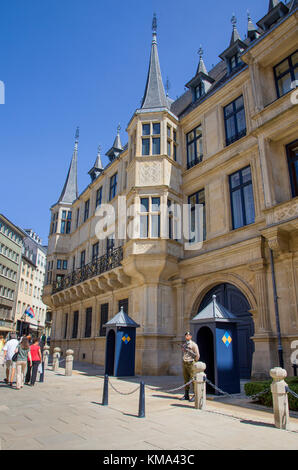 Guard at the Grand ducal palace, Luxembourg-city, Luxembourg, Europe Stock Photo