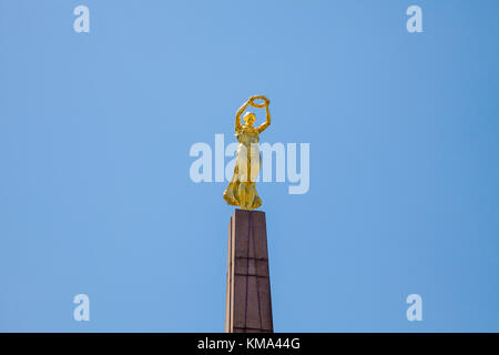 Stone obelisk with golden woman, Gelle Fra, memorial at Place de la Constitution, Luxembourg-city, Luxembourg, Europe Stock Photo