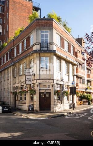 The Duke (of York) Pub, Roger Street, Bloomsbury, London, England Stock ...