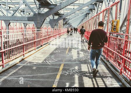 New York, April 2017. Sunday walk on Williamsburg bridge Stock Photo