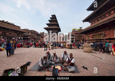 Singers in front of Nyatapola Temple in Taumadhi Square, Bhaktapur, Nepal Stock Photo