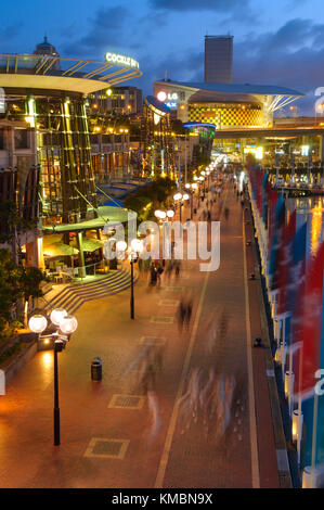 Cockle Bay Wharf Promenade at Dusk, Darling Harbour, Sydney, New South Wales (NSW), Australia Stock Photo