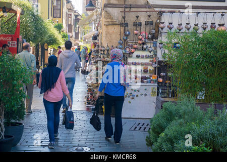 Menschen in einer Altstadtgasse, Kaleici, Altstadt von Antalya, tuerkische Riviera, Tuerkei | People a small alley, Kaleici, the old town of Antalya,  Stock Photo