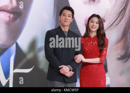 Seoul, Korea. 05th Dec, 2017. Kim Rae-won, Shin Se-kyung, Seo Ji-hye attend the production conference of KBS series 'Black Knight: The Man Who Guards Me' in Seoul, Korea on 05th December, 2017.(China and Korea Rights Out) Credit: TopPhoto/Alamy Live News Stock Photo