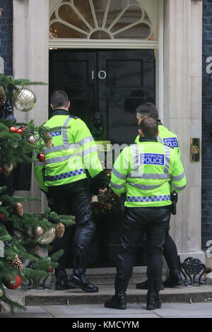 London, UK. 6th Dec, 2017. British Security and intelligence services have foiled plots by terror suspects Naa'imur Zakariyah Rahman, 20, and Mohammed Aqib Imran, 21  who are accused of plotting an attack at Downing Street to kill British prime minister Theresa May. Credit: amer ghazzal/Alamy Live News Stock Photo