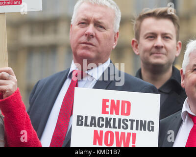 London UK. 6th December 2017. Labour MP Ian Lavery attends a  photocall with  Unite members and  other Labour Members of Parliament  to campaign  for justice for workers who were historically blacklisted by construction companies and to demand for a public inquiry into blacklisting. The blacklist resulted in hundreds of workers losing their jobs and being unable to secure new ones after being deemed troublemakers while raising legitimate workplace issues. Credit: amer ghazzal/Alamy Live News Stock Photo
