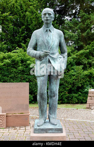 Alec Douglas-Home statue Stock Photo - Alamy