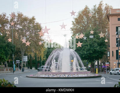 PALMA DE MALLORCA, BALEARIC ISLANDS, SPAIN - DECEMBER 5, 2017: Plaza de la Reina fountain with Christmas light decorations on December 5, 2017 in Palm Stock Photo