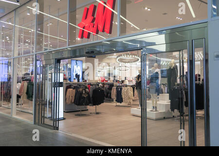 Window2Fashion - H&M Iconic Shop at Paseo de Gracia in