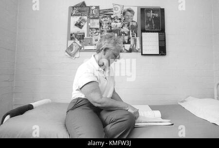 Female inmate in her cell reading, HMP Winchester, Winchester, Hampshire, United Kingdom. 10 May 2001. Stock Photo