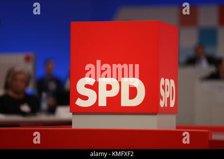 Berlin, Germany. 07th Dec, 2017. Federal party convention of the SPD from 7 to 9 December in Berlin. The comrades discuss the reorganization of the party. On December 7, among other things, the election of the SPD party chairman, deputy chairman, election of the Secretary-General and the election of the treasurer will be carried out. Credit: Simone Kuhlmey/Pacific Press/Alamy Live News Stock Photo