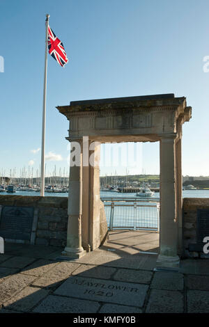 barbican Plymouth UK. Memorial commemorating the Pilgrims journey in the Mayflower to America 1620. Stock Photo