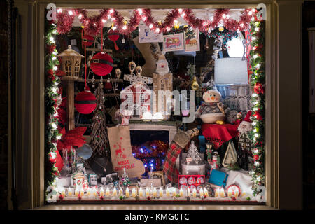 Christmas shop window display in Burford, Cotswolds, Oxfordshire, England Stock Photo