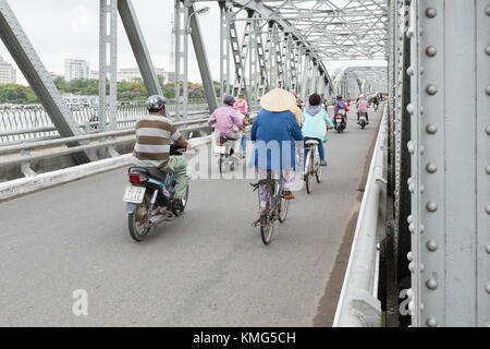 Traffic on the Trang Tien bridge in Hue, Vietnam Stock Photo