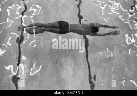 Swimming underwater indoor swimming pool 1960s UK HOMER SYKES Stock Photo