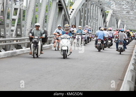 Traffic on the Trang Tien bridge in Hue, Vietnam Stock Photo