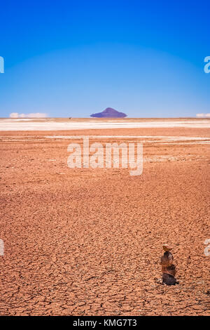 Dry and desolate landscape near Salar de Uyuni in the southern part of bolivian Altiplano, Bolivia, South America Stock Photo