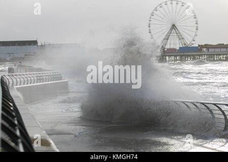 Blackpool, Lancashire. UK Weather. 7th December, 2017. Weather warnings for Storm Caroline  An amber 'be prepared' warning, which includes winds gusting up to 90mph in some areas, has been issued for north west coasts of England. An upgraded yellow 'be aware' warning has also now been put in place for parts of the Fylde Coast. Credit: MediaWorldImages/AlamyLiveNews Stock Photo