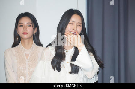 Jei (FIESTAR) and Kim Ji-Eun, Dec 7, 2017 : South Korean actresses and cast members Jei (L) and Kim Ji-Eun attend a press conference for a new Korean drama, 'The Best Moment to Quit the Company' in Seoul, South Korea. Credit: Lee Jae-Won/AFLO/Alamy Live News Stock Photo