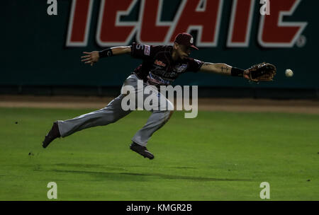 Hermosillo, Mexico. 07th Dec, 2017. Baseball game of the Mexican League of the Pacific. Third match of the second round with the match between Tomateros de Culiacan vs Naranjeros de Hermosillo. 07 December 2017. (Photo: Luis Gutierrez /NortePhoto.com) Credit: NortePhoto.com/Alamy Live News Stock Photo