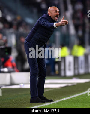 Turin, Italy. 9th Dec, 2017. Inter Milan's head coach Luciano Spalletti gestures during a Serie A soccer match between Inter Milan and Juventus in Turin, Italy, Dec. 9, 2017. The game ends with a 0-0 tie. Credit: Alberto Lingria/Xinhua/Alamy Live News Stock Photo