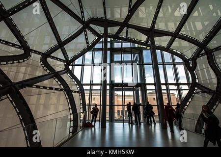 Rome, Italy. 09th Dec, 2017. Internal views of the building 'Nuvola' by Fuksas' architect during the 2017 Book Exhibition, Roma, Italy Credit: Realy Easy Star/Alamy Live News Stock Photo