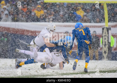 Philadelphia, PA, USA. 09th Dec, 2017. Army Black Knights running back John Trainor (6) is tackled as Navy Midshipmen cornerback Khaylan Williams (7) looks on during the 118th edition of The Army-Navy game between The Army Black Knights and The Navy Midshipmen at Lincoln Financial Field in Philadelphia, PA. The Army Black Knights defeat The Navy Midshipmen 14-13. Mandatory Credit: Kostas Lymperopoulos/CSM, Credit: csm/Alamy Live News Stock Photo