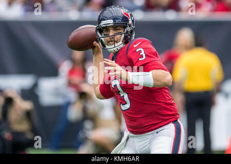 Houston, TX, USA. 10th Dec, 2017. Houston Texans quarterback Tom Savage (3) passes during the 2nd quarter of an NFL football game between the Houston Texans and the San Francisco 49ers at NRG Stadium in Houston, TX. The 49ers won the game 26-16.Trask Smith/CSM/Alamy Live News Stock Photo