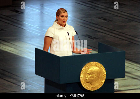 Oslo, Norway. 10th Dec, 2017. The International Campaign to Abolish Nuclear Weapons (ICAN) chief Beatrice Fihn speaks at the awarding ceremony in Oslo, Norway, Dec. 10, 2017. ICAN received the 2017 Nobel Peace Prize at an awarding ceremony here Sunday, for its efforts to give new momentum to the process of abolishing nuclear weapons. Credit: Liang Youchang/Xinhua/Alamy Live News Stock Photo