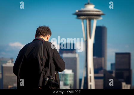 Photographer at Kerry Park overlooking the Space Needle and skyline of Seattle Washington, USA Stock Photo