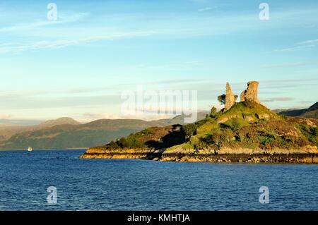 Isle of Skye, Inner Hebrides, Scotland, UK. Castle Moil at Kyleakin looking east across Loch Alsh near the Skye Bridge Stock Photo