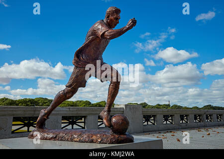 Messi honored with a statue at South America's soccer HQ - The San