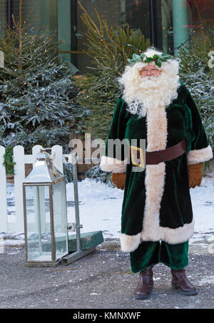 Santa Claus dressed in green Victorian Father Christmas costume at Victorian Festival of Christmas at Portsmouth, Hampshire, England UK  in December Stock Photo