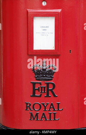 English Royal Mail box Stock Photo - Alamy