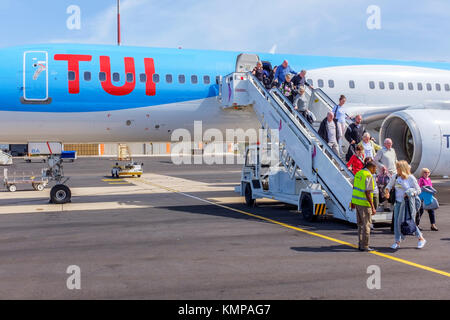 British tourists disembarking from a TUI travel company Boeing 757 200 jet at Amilar Cabral International Airport, Cape Verde, Africa Stock Photo