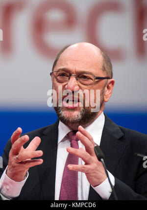 Berlin, Germany. 8th Dec, 2018. Party chairman Martin Schulz speaks to the delegates during the Europe debate at the federal party conference of the Social Democratic Party in Berlin, Germany, 8 December 2018. Credit: Bernd Von Jutrczenka/dpa/Alamy Live News Stock Photo