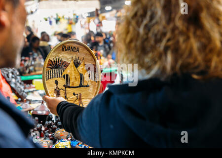 Milan, Italy. 08th Dec, 2017. Traditional and ethnic tribal plate from Rwanda, displayed at Fieramilano exhibition Credit: Alexandre Rotenberg/Alamy Live News Stock Photo