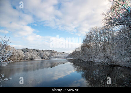 Kidderminster, UK. 9th December, 2017. UK weather: Worcestershire wakes to an icy Winter Wonderland with snow still covering much of the county after yesterday's heavy snowfalls. Credit: Lee Hudson/Alamy Live News Stock Photo