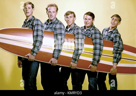 BEACH BOYS  Promotional photo of  US music group in August 1962. From left: Brian Wilson, Mike Love, Dennis Wilson, Carl Wilson, David Marks Stock Photo